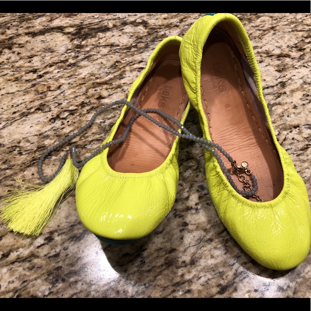 Unmellow Yellow Tieks sz 8 and Tassel Necklace